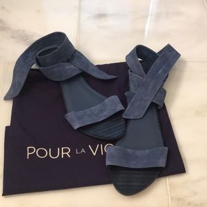 Pour la Victoire sandals